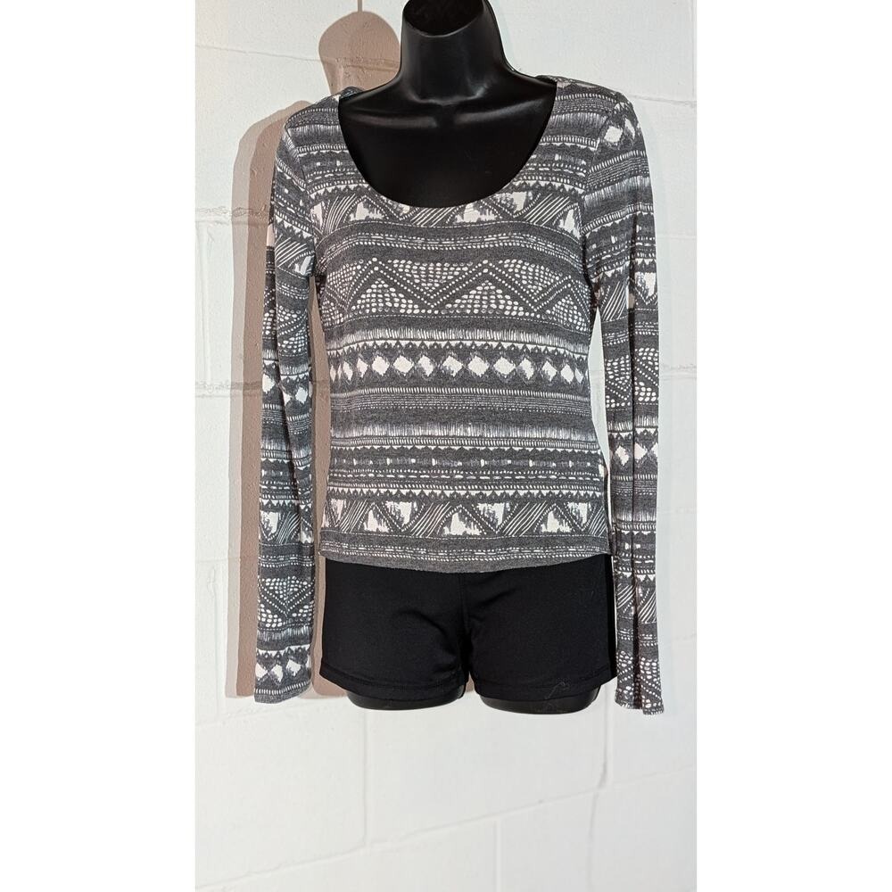 Mudd Y2K Gray Patterned Long Sleeve Top Geometric Print Lightweight Shirt Medium